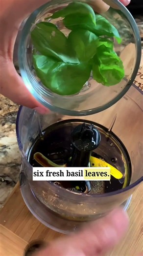 Make EASY Salad Dressing Like A Pro!