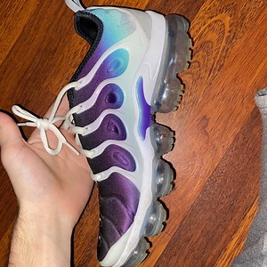 Nike vapor max plus “grape”