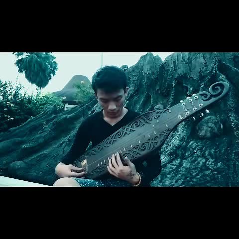 GunyonWaton official-perlahan (Cover-Sape'). panjang vidionya ada di Channel YouTube-JanuardiAci.... #perlahan