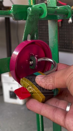 I never had to replace my padlock again.A simple protection #USA #HomeSecurity #SmartProtection