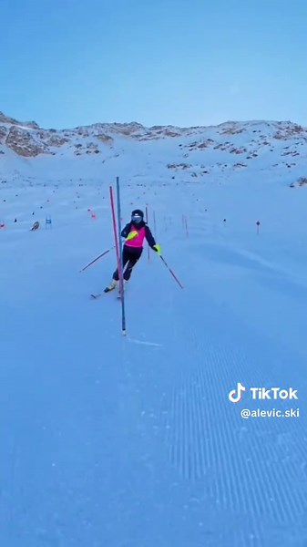 best thing about being a blind skier is having my guide as my personal videographer 🤪 #SkiSeason #BlindSkier #skiracing #slalom