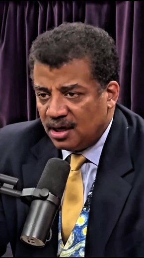 Why Did Every Phone Comapny Switch The Non Removable Battries Exact same Time😱#iphone #samsung #electronics #phones #creatorsearchinsights