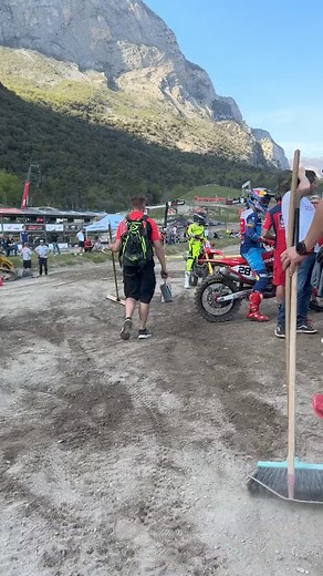 Best Mechanic❤️#fypシviralシ2024 #fypviralシ #fypシ゚ #husqvarna #offroad #redbull #motorsport #yamaha #wheels #ktm #motocross #motorcycle #dirtbike #travel #racing #enduro #honda #CRF #gopro #bikers #adventure #mechanic #crash #wheels | Derek Hallman