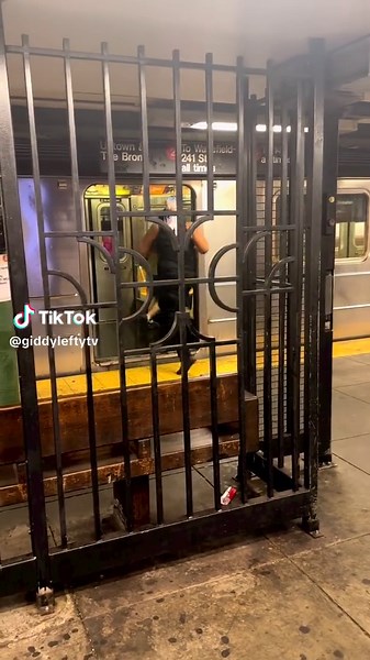 Unique Comedy Pranks on NYC Subway Train