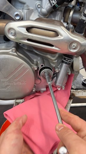 954K views · 5.5K reactions | What’s killing these cranks so fast!? @motionpro T-Handles are seriously the best 殺 | Northwest Moto Garage | Facebook