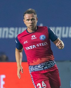 Jamshedpur FC come close to their 2nd goal from a Greg Stewart free-kick 🥵 Watch the #KBFCJFC game live on Disney Hotstar - https://bit.ly/3ialQPU and JioTV Live Updates: https://bit.ly/3MTyVuY #HeroISL #LetsFootball #JamshedpurFC | ISL- Indian Super League