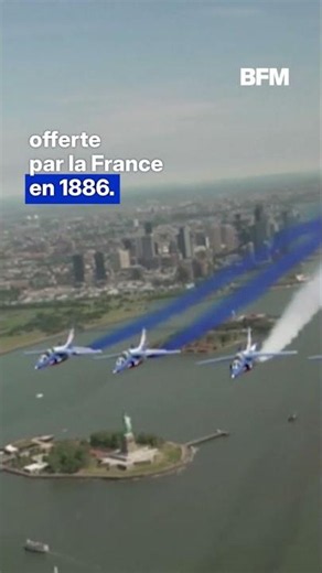 New York: la Patrouille de France survole la Statue de la Liberté
