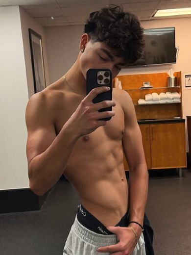 daddy Malachi @Malachi Barton #fyp #viral #malachibarton #shirtless #abs