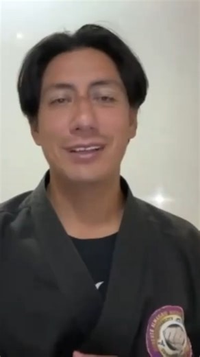 🇪🇸 Ejercicios Clave para Activar el Core Respiración Correcta El secreto de un core fuerte no solo está en los ejercicios, sino en cómo respiras mientras los ejecutas. ✔ Inhala por la nariz ✔ Activa el abdomen como si te fueran a dar un golpe ✔ Exhala lentamente mientras mantienes la tensión 👉 Prueba estos ejercicios: Plancha con respiración diafragmática Dead Bug coordinando inhalación/exhalación Hollow Hold manteniendo el abdomen activo Puente de glúteos con costillas abajo 🇺🇸 Key Exercis