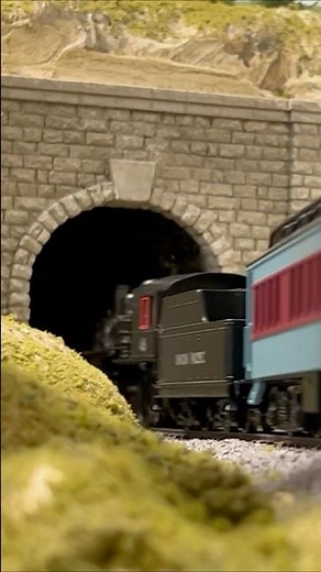 46 pulls the polar express - Eldon Model Railroad #modeltrains #train