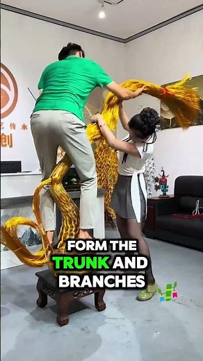 How was this "golden tree" created? The process is stunning! 🤯