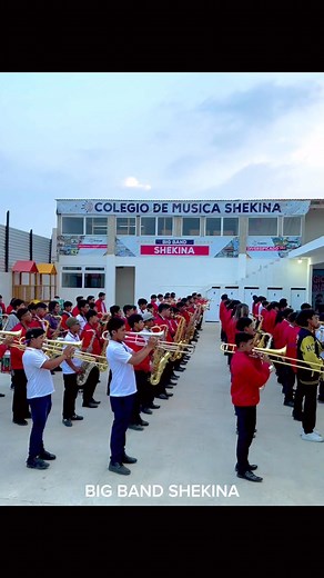 77K views · 994 reactions | Quetzaltenango es cultura, música y tradición, orgullosos de ejecutar este arreglo musical a cargo de nuestro director general Lic. German Tebalan  Ferrocarril de los Altos -  Luna de Xelajú #bigbandshekina #colegiodemusicashekina #guatemala #502 #quetzaltenango #xela #ferrocarrildelossaltos #lunadexelaju #artistas #musicos #bandasescolares #bandasdeguatemala | Big Band Shekina | Facebook