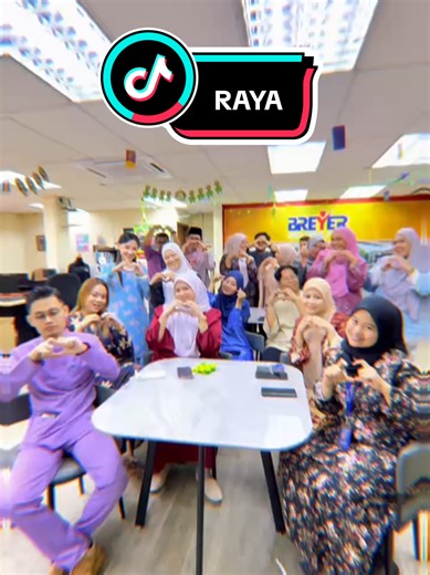 Tak lengkap raya tanpa gelak tawa kita 😄 Sedikit kenangan, banyak makna. Salam Aidilfitri dari kami warga Kolej Breyer Gombak—maaf zahir & batin 🌙✨ #BreyerGombak #TeamBreyer #RayaVibes #Aidilfitri2026 #SalamAidilfitri