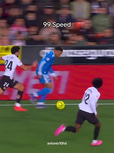 Kylian Mbappé's Incredible 99 Speed in Football