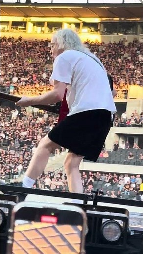 🔥🧨 AC/DC tear it open – Brian Johnson delivers shockwaves with every scream #ACDC #AC/DC