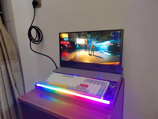 全球首台内置浸没式液冷散热便携式计算机，终极液冷，浸没式液冷 分体式液冷混合散热模式，内置950瓦电源，i9 14900K，3.5公斤电子氟化液，21：9 3K