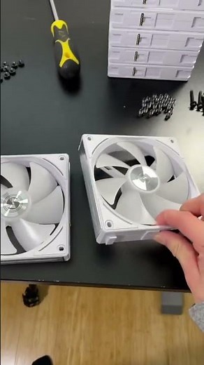 Lian Li Uni Fan AL120 Unboxing, First Impressions & Installation! | ‪@LIANLIHQ‬