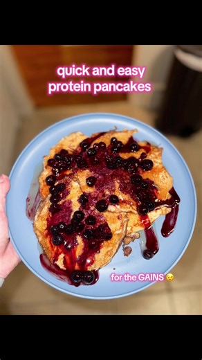 BOOM easy high protein breakfast 😝 I used rule 1 vanilla butter cake isolate protein and zero sugar vanilla Chobani yogurt!! #fyp #GymTok #gymgirls #proteinpancakes #highproteinbreakfast