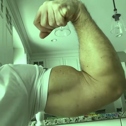 Muscle Man Flexing Arm and Leg - Hulk 2003 Sounds