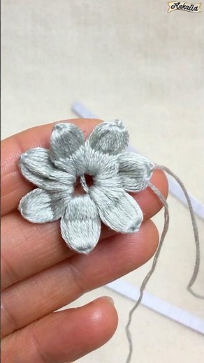 Make Beautiful 3D Embroidered Flowers with This Simple Technique