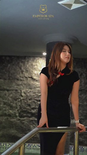 Elegant Spa Fashion: Black Dress with Red Bow