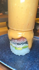 Les tenemos una primicia: Ichikani está abriendo sus puertas oculto entre Mochomos y Hotaru en Arcos Bosques. Los handrolls son una gozada, recomendamos el Magic Mushroom y el Hamachi Crunch. La Ichikani Tower es todo un espectáculo. El lugar es pequeño, así que vayan antes de que sea imposible conseguir reservación | Comidistas
