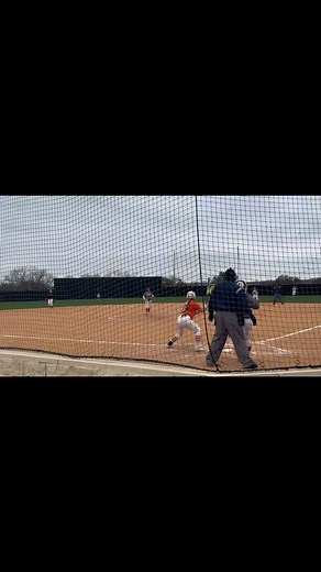 Skylar Brown (LCU Commit) sent two balls to the moon this week! Just Bug doin what Bug does best 🥎💪💣 Llano High School @lcu_softball @_skylar_brown_13 #softball #softballplayer #softballgame #softballseason #softballlife #softballprospect #softballrecruit #highschoolsoftball #texassoftball #hitting #hittingmechanics #hittingbombs #hittinggoals #softballreels #hittingreels #louisvilleslugger | Illusions Gold CTX National - Trinidad