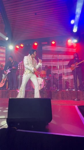My final song to end the 2025 Adelaide Elvis Festival and the tour, at the top of the Ark to a sold out crowd! “An American Trilogy ⚡️⚡️ What a crowd. What a show! What a tour! ⚡️🔥⚡️🔥🇦🇺 Thank you Australia! 🇦🇺 ❤️ #elvisfestival #australia #adelaide #TicBand #gordonhendricksthekingsvoice #ArkabaHotel #domarpaproductions #GordonHendricks #AnAmericanTrilogy #elvistribute #TCB #soldoutshow | Gordon Hendricks - The King's Voice