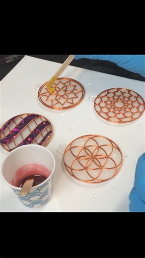 Make your own Resin Art Ornaments for your tree. #artcreation #mixedmedia #ResinArt | Pour Away Fluid Arts