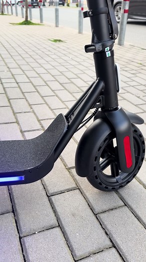 Lëviz me stil në çdo moment! 🛴✨ Trotinet për të rritur me drita LED dhe dizajn modern që e bën çdo lëvizje më interesante. ✔️ Dizajn modern ✔️ Drita LED ✔️ I fortë dhe i qëndrueshëm ✔️ I përshtatshëm për përdorim në qytet 💶 Çmimi: 250 € 🚚 Transporti Falas në Kosovë 📦 6€ Shqipëri & Maqedoni e Veriut 📍 Vizitoni Digital Computers – Gjakovë 📞 049 734 474 (Viber / WhatsApp) 📩 Ose na shkruani në inbox për porosi #trotinet #trotinetLED #DigitalComputers #Gjakove #stil