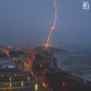 55K views · 1.7K reactions | This is the incredible moment lightning strikes New Plymouth's Wind Wand. Footage by PrimoWireless. | nzherald.co.nz | Facebook