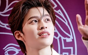 【ppnaravit】来感受薇薇的美貌和人气#Versace x Pond