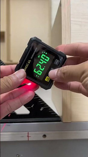 Install and level the multifunctional digital inclinometer, high precision, with magnetic suction.