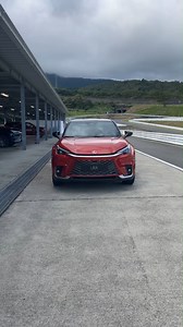 【新型「LBX」-LEXUS SHOWCASE-】 高級車の概念を変えるサイズのヒエラルキーを超えた次世代LEXUSモデル新型「LBX」。 メディア向け体験説明会「LEXUS SHOWCASE」での試乗インプレッションはこちら。 ⇒https://lexus.jp/magazine/20231016/1674/car_interview.html | LEXUS / レクサス