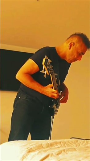 Bass Guitar Slap and Pop Techniques