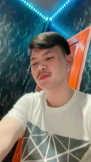 Geometric Fashion Style in Unique Room Setting