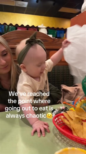 Trying to keep a one year old happy at a restaurant is a task. Tips and tricks welcomed. Helppp #fyp #mexicanfood #babygirl #chaos #sos