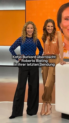 RTL Style on Instagram: "Wie süß war diese Überraschung von @katja_burkard_official ? 🙈 Das war die letzte Sendung für @roberta.bieling bei Punkt 12. Als Abschiedsgeschenk für Roberta kommentiert alle ein 🧡 Look Katja: Oberteil @juicycouture Make-Up made with @sensaibeauty_germany Hair made with @ghdhairde Stylist @giulia.caracci @thirdyofficial Robertas Look: Oberteil @lilisidonio_official Hose @veramont_official Stylist @tine.siepmann h&m @marcel_joel_makeupartist"
