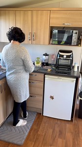 460K views · 6.2K reactions | mums making the viral pizza pasta and its do easy to make #food #foodie #foodreview | Right Guys Reviews | Facebook