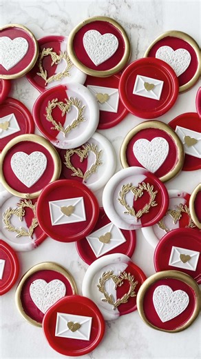 Yay or nay on these love note wax seals?? Valentine’s Day and wax seals are the perfect pair, so of course I’ve been making my Valentine wax seals again 💕 These two-toned seals make a comeback every year because they’re easy to make and absolutely stunning. They’re a must-try for Valentine crafting and fair warning… once you start, it’s really hard to stop 😍 Get the step-by-step tutorial: https://youtu.be/R2_mUD51wjE AND… if you love Valentines, join me for The Valentine’s Wax Seal Workshop ha