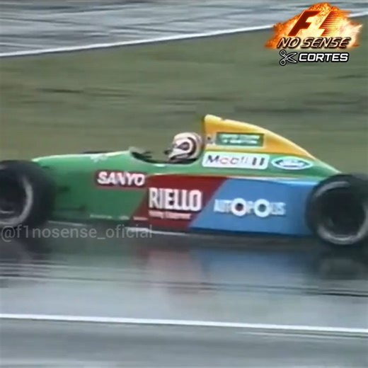 F1NoSense on Instagram: "Festival de traseiradas!! Durante a classificação de sábado para o GP Canadá 1990 em Montreal, caiu uma forte chuva que durou a sessão inteira. As imagens amadoras captadas da arquibancada exatamente na famosa curva do hairpin, flagram uma sequência contínua de pilotos perdendo a traseira e corrigindo devido a condição extrema da pista. As imagens dos "drifts" combinadas com o belo som dos motores V8, V10 e V12 aspirados, são absolutamente hipnotizantes Destaque para J.J
