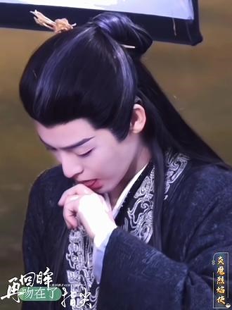 【我再摸】吻指尖什么的，也太蛊惑了吧，迷死我了～#侯明昊 #大梦归离 #侯明昊赵远舟 #侯明昊大梦归离 #大梦归离侯明昊