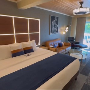 PDK- Poolside, Deluxe Plus, Private Bath, King Bed