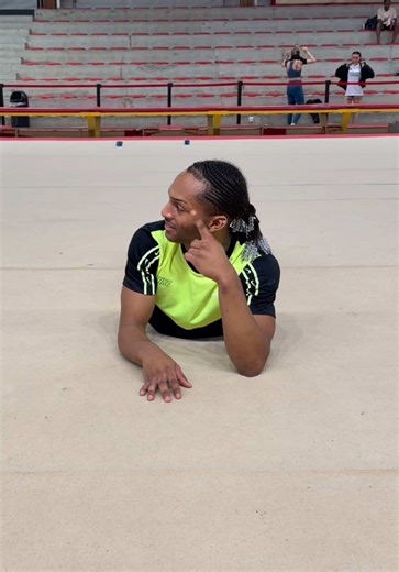 Et malgres ça je dois rester concentré 😂😂😂 @𝓒𝓮𝓷𝓭𝔂 @lollol #gymnastepascommelesautres #prtoiシ #choregraphe #dancing #floorroutine