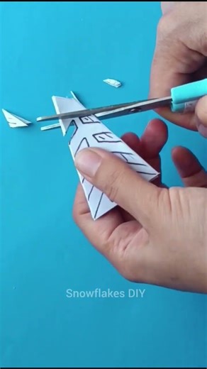 snowflake paper craft ❄️❄️||paper snowflake craft #shorts #snowflake #viralshorts #papercraft