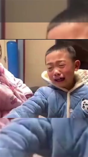 Chinese Child Learns English in a Fun Way