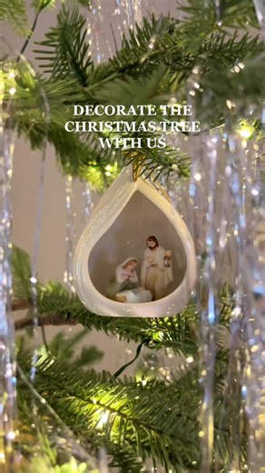 Dripping Icicle Lights - Christmas Decorating Ideas