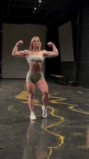Incredible Female Muscle & Physique Posing Routine