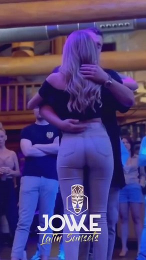 ➕Follow ♥️ for the best kizomba video and some surprises 💎 owner : 👠Partner for dancing shoes ↔️ www.danceshop-melimelo.fr Artist dancers and origin post : ❤️𝗞𝗜𝗭𝗢𝗠𝗕𝗔 𝗠𝗢𝗢𝗗❤️con ✨ 🐯 🐯 #kizomba #kizombadance #kizombalovers #kizombaspain #kizombera #kizombafusion #urbankizz #urbankiz #urbankizdancevideos #tarraxinha #kizombafeel