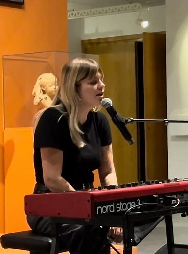 LOUANE - ALIEN (Calais 11.11.25) SOLO TRIP